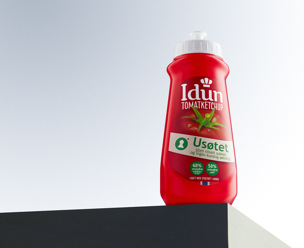 Ketchupflaske Idun på bordplate. Foto